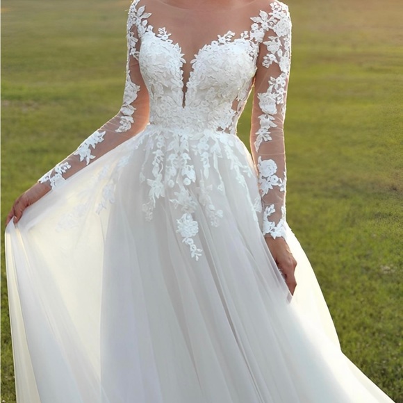 Wedding Dress - Picture 10 of 11